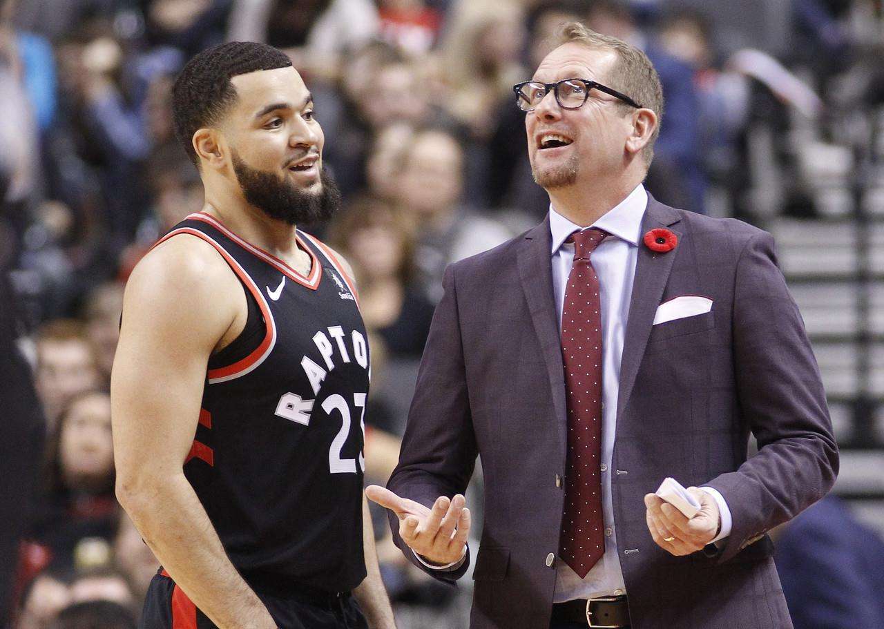 他逐步走出 他逐步走出