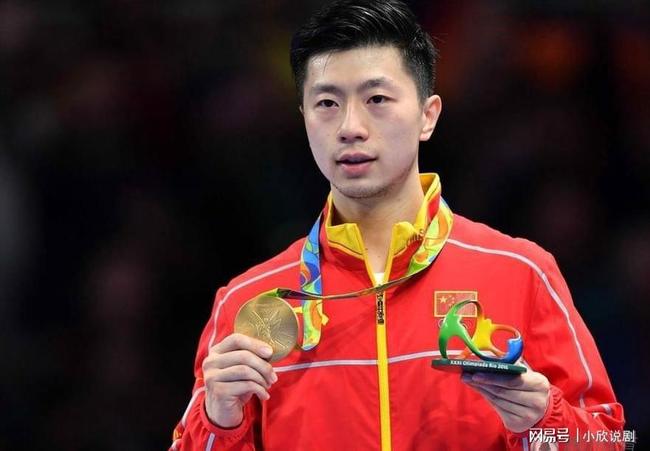 他展现了中 他展现了中