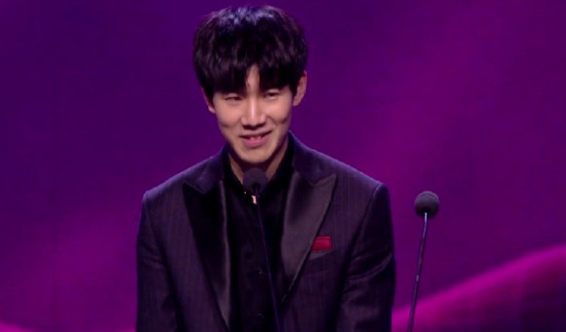 但他在季前 但他在季前